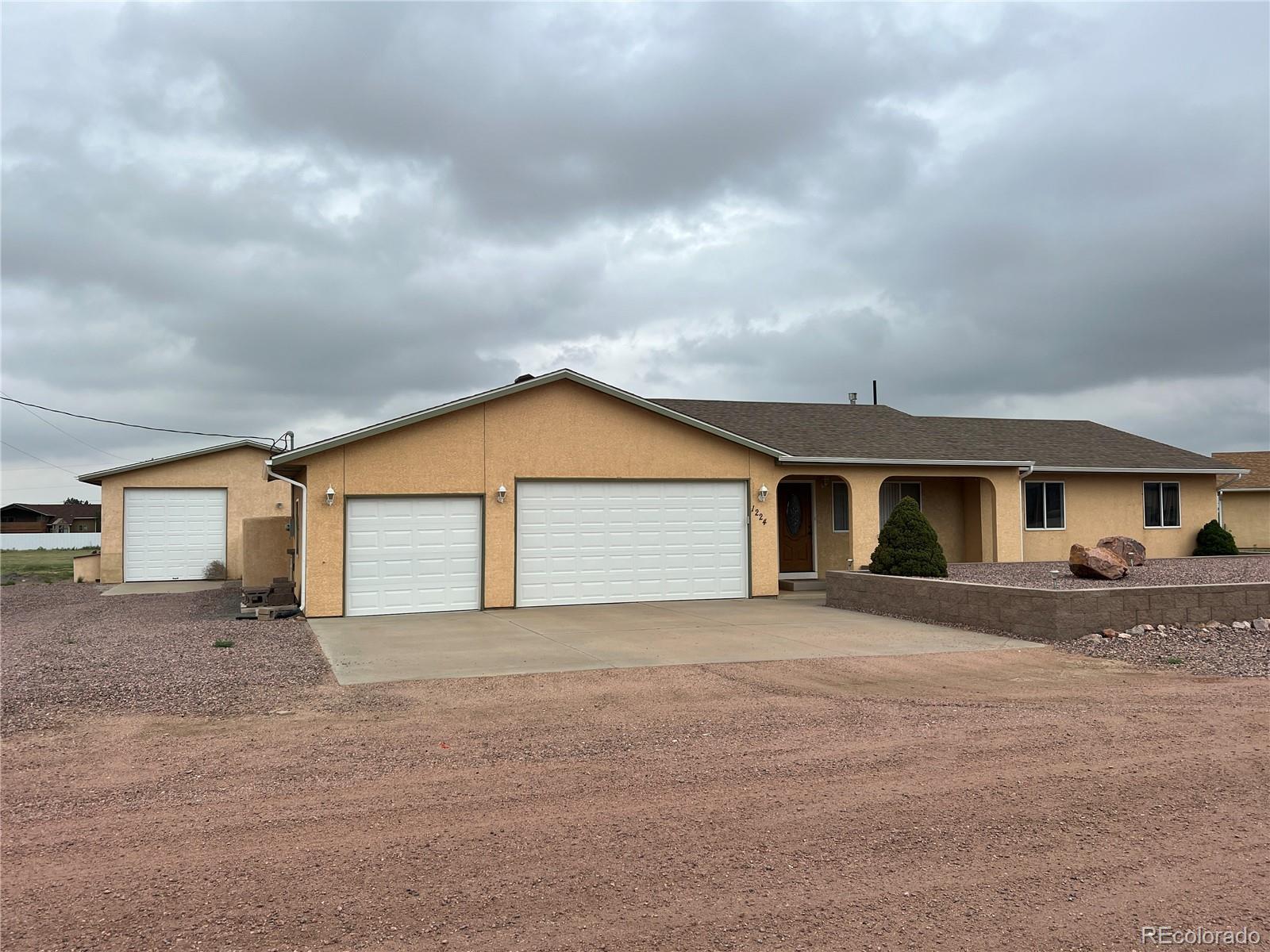 1224 E Onizuka Lane, Pueblo, CO 81007, 3 Bedrooms Bedrooms, ,2 BathroomsBathrooms,Residential,For Sale,Onizuka,REC3542628
