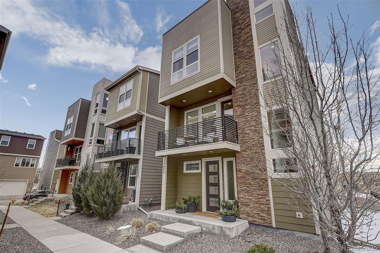 15625 E Broncos Place, Centennial, CO 80112, 2 Bedrooms Bedrooms, ,3 BathroomsBathrooms,Residential,For Sale,Broncos,REC6609750