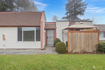 14600 176th Street #A6, Renton, WA 98058, 2 Bedrooms Bedrooms, ,1 BathroomBathrooms,Residential,For Sale,Fairwood Villa,176th,NWM2314746