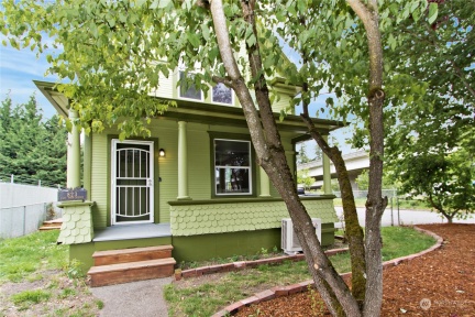 823 E Main, Puyallup, WA 98372, 2 Bedrooms Bedrooms, ,2 BathroomsBathrooms,Residential,For Sale,Main,NWM2319353